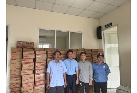 Ban Quản lý Chợ đầu mối nông sản thực phẩm Dầu Giây vận động ủng hộ đồng bào miền Bắc bị lũ lụt