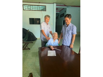 Thăm hỏi Bà Mẹ Việt Nam Anh Hùng Trần Thị Ngọc Anh nhân dịp Lễ Giỗ Tổ Hùng Vương, Ngày Thống Nhất Đất Nước 30/4 và Quốc Tế Lao Động 1/5.